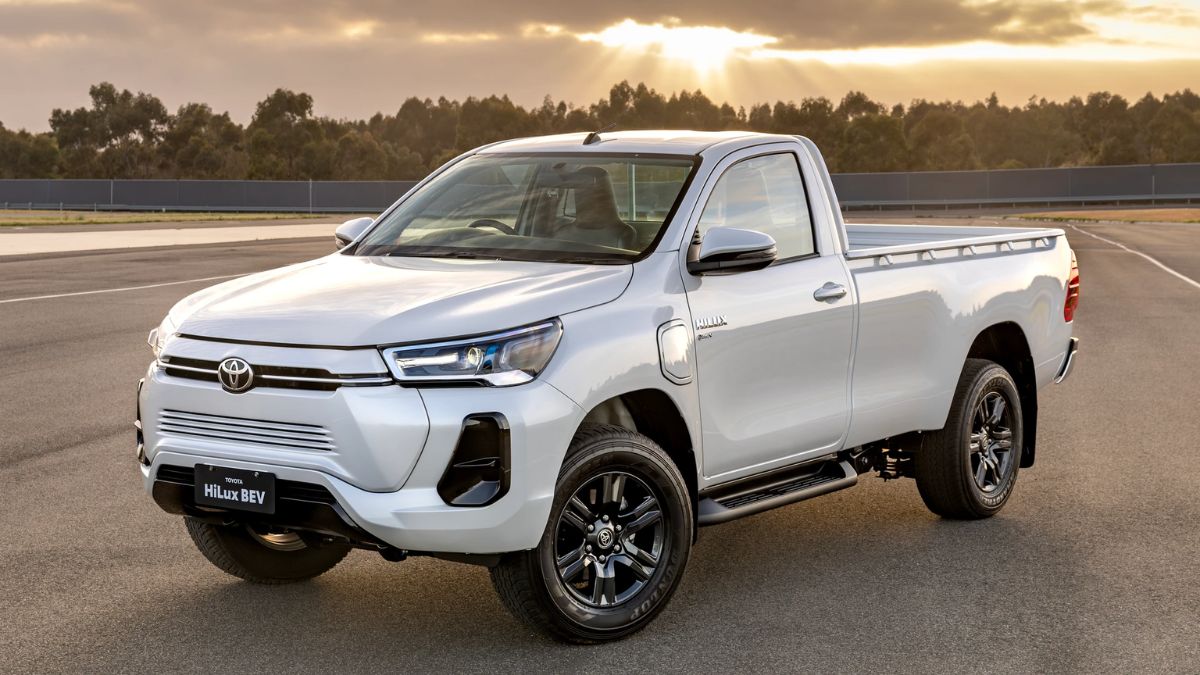 Toyota Hilux, Toyota Hilux Electric Version, Best Range, Best Mileage, 2025 Release Year, Commercial Truck, Best Technology