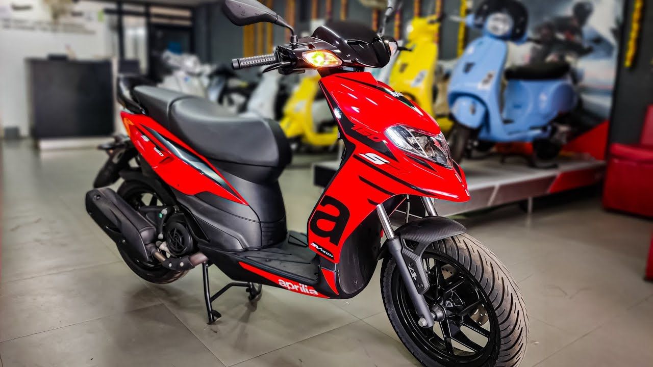 Aprilia SR 160 in red and black color in showrrom