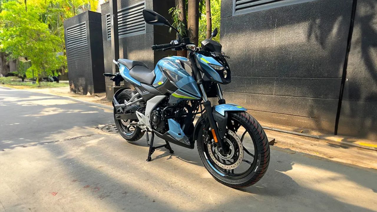 Bajaj Pulsar N160 in blue color outside a house