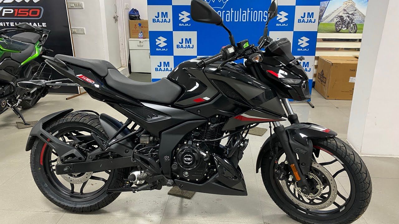 New Bajaj Pulsar N160 in black color in a showrrom