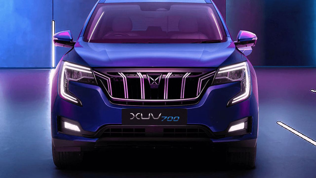 mahindra xuv700 in blue color in blueish color background